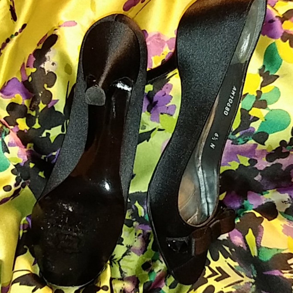 Shoes - Picture 2 of 4
